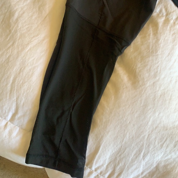 LULULEMON crop leggings with mesh cutout - Picture 5 of 7
